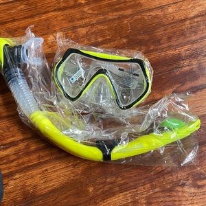 Wacool snorkel set (adult) in neon yellow. NWT